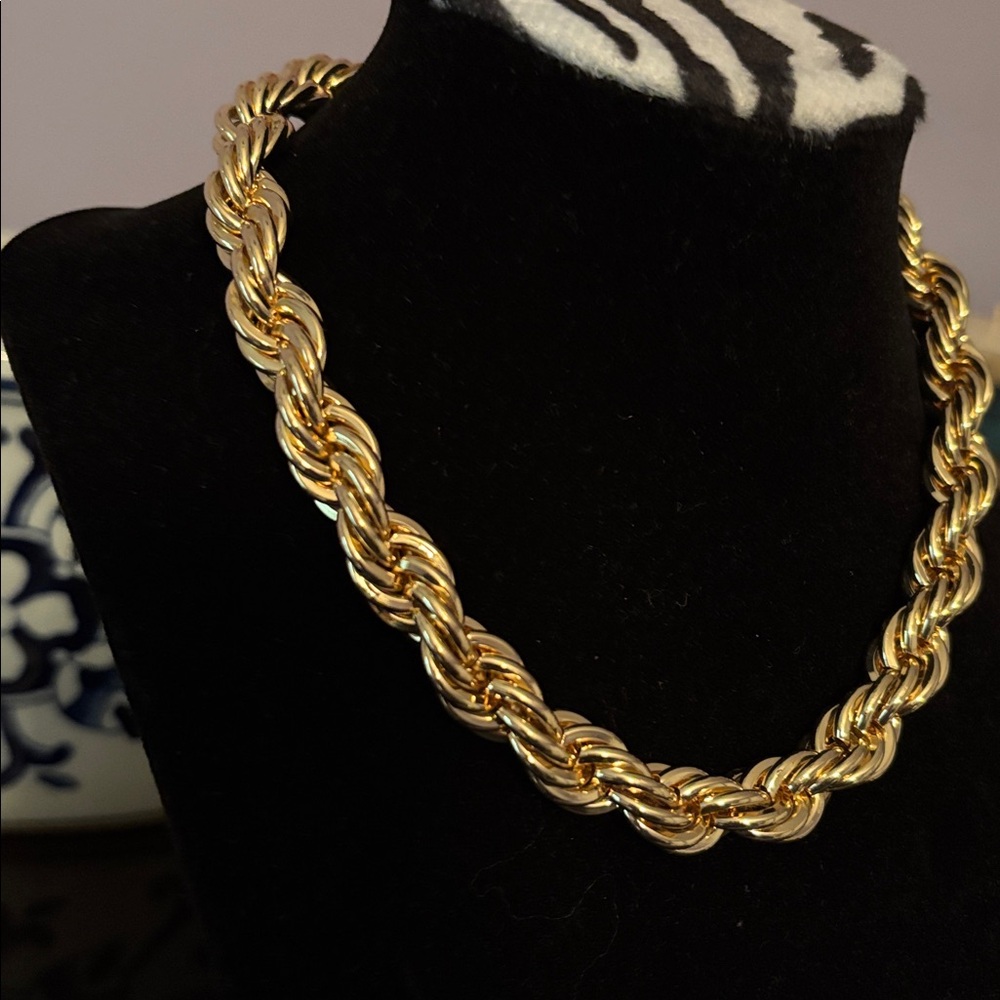 Huge Gold-Tone Rope Chain! - Picture 2 of 6